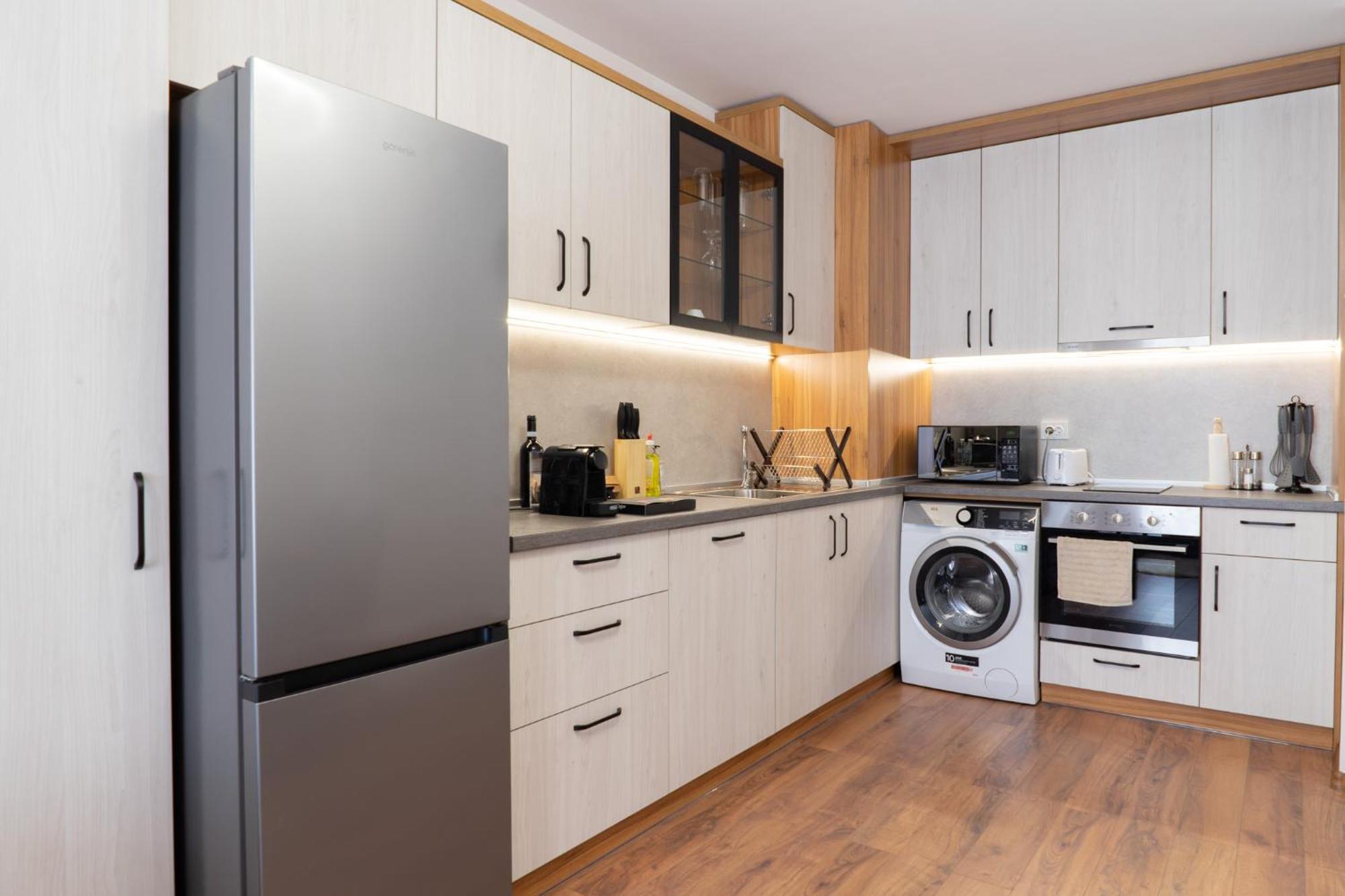 New Modern & Cozy Apartment With Free Private Parking And Ev Charging Station Varna Luaran gambar
